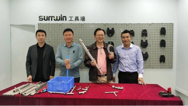 四川欧阳兴谊金属科技总经理阳宇一行参观永利app永利平台水管展厅